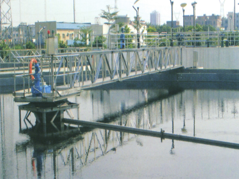 中心傳動刮吸泥機(jī)